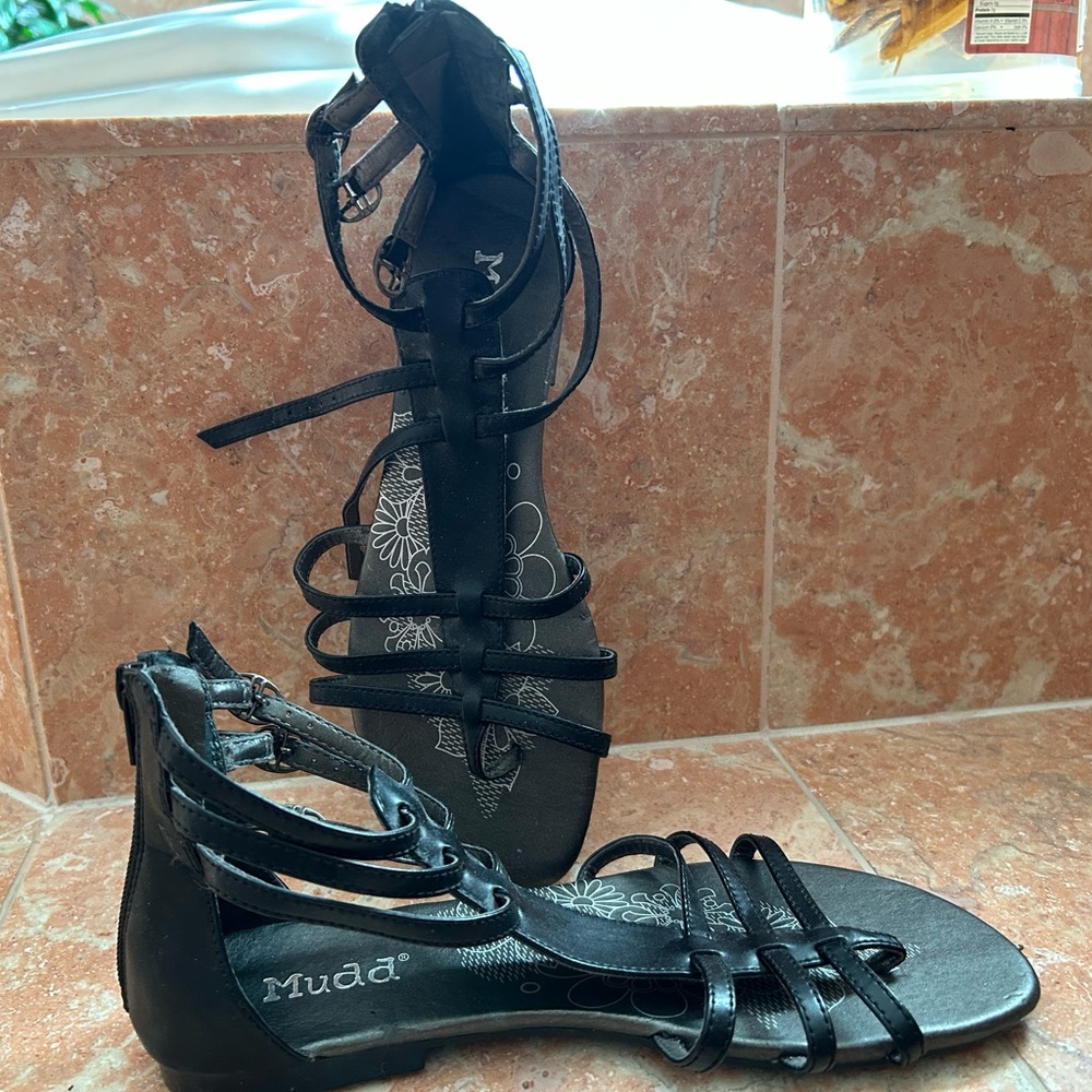 Mudd Women's Black Strappy Sandals Back zipper Sz 9M